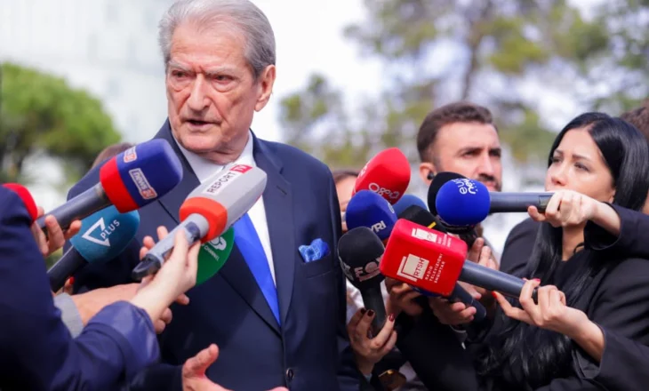 “Peleshi mbrojti me hipokrizi kolapsin parlamentar që ka krijuar”, Berisha akuzon mazhorancën: Kanë kthyer Kuvendin në klub pa rregulla