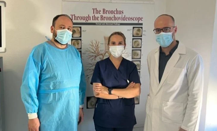 Për herë të parë në spitalin e Gjirokastrës, realizohet procedura moderne e ekzaminimit me bronkoskopi