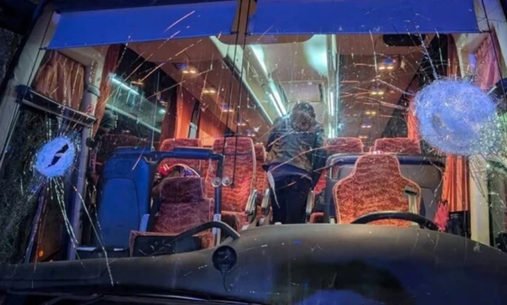 Përfundon në tragjedi ndeshja në Itali, sulmohet autobusi i tifozëve, vdes shoferi