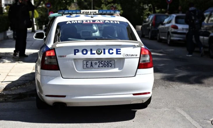 Përleshje masive mes të rinjve në Greqi, arrestohet 15-vjeçari shqiptar për armë