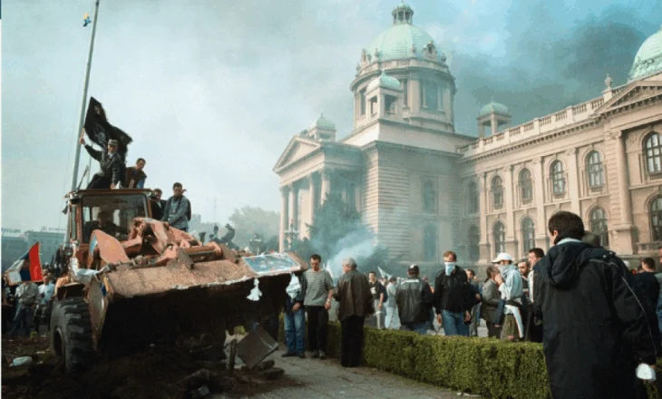 Përmbysja e regjimit kriminal të Slobodan Millosheviçit/ 25 vjet pas 5 tetorit historik: Serbia e Vuçiçit, më larg demokracisë se kurrë