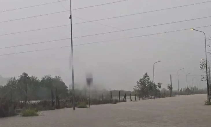 Përmbyten banesat në Vaun e Dejës, Lumi Glinë rrezikon daljen nga shtrati (VIDEO)