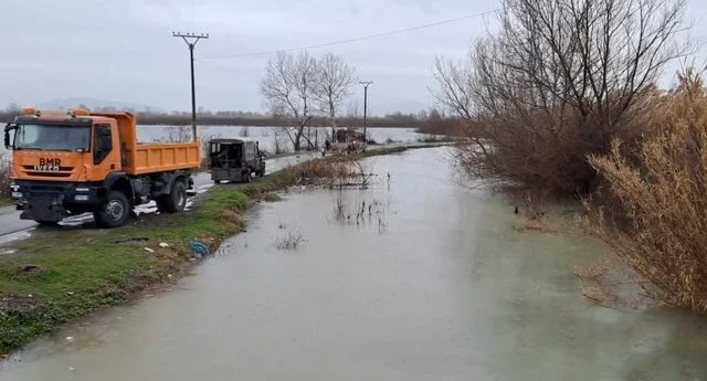 Përmbytet Vau i Dejës, përroi i Glinës vërshon mbi banesa, dëme të mëdha materiale
