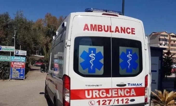 Përplasi dy këmbësorë në vijat e bardha, procedohet drejtuesi i automjetit në Vlorë