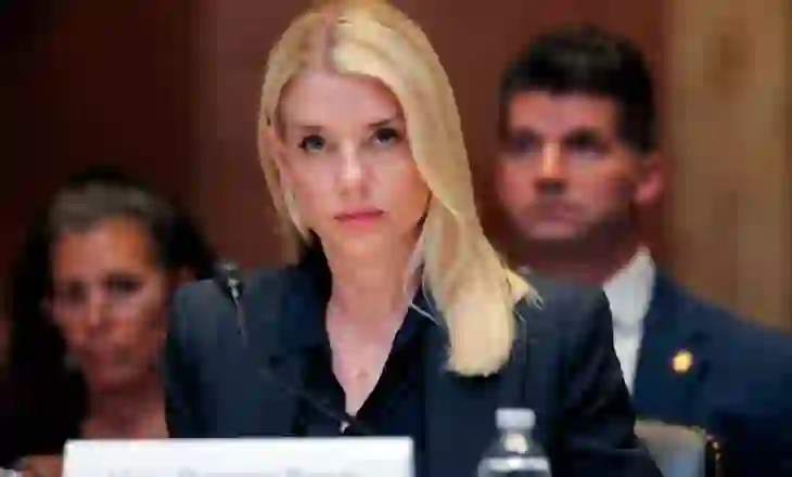 Pesë mësime nga seanca e tensionuar dhe partiake e Senatit me Pam Bondin