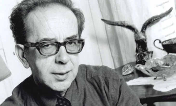 Pllakë përkujtimore për kolosin e letrave shqipe në zemër të qytetit, Parisi nderon Ismail Kadarenë