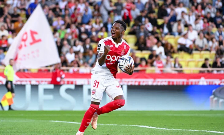 Po shkëlqen me Monaco, skuadra franceze mendon blerjen e kartonit të sulmuesit të huazuar nga Barcelona