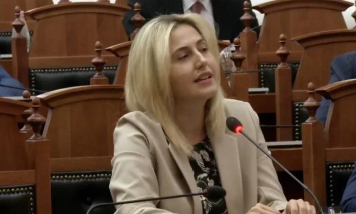 ‘Po tentoni të zhdukni faktet e të rishkruani historinë’, Zhupa: Për komunizmin shkruan Gjinushi që ka qenë…