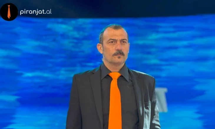 Politika e do artistin jo partner. Jo rival. Por dekor!