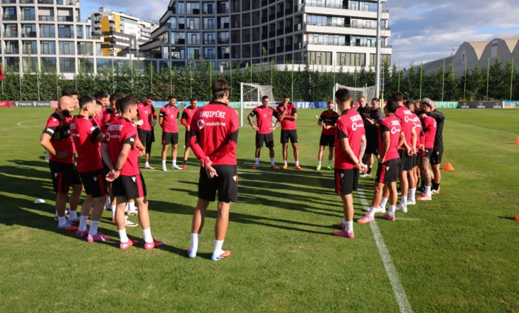 Prag-Serbia / Kombëtarja zhvillon seancën stërvitore në ditën e tretë, lojtari i bashkohet ekipit