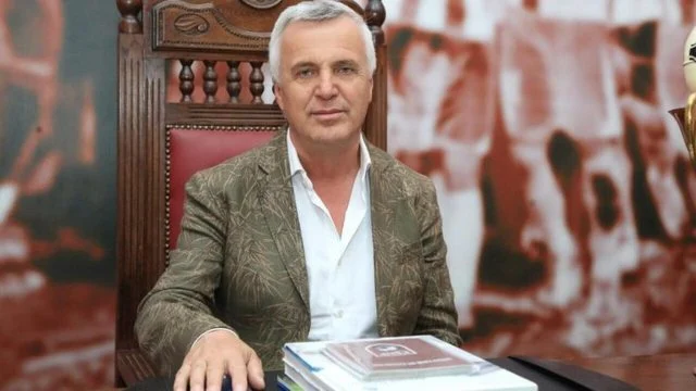 “Premio për fitoren në derbi”, Presidenti i Tiranës: Faleminderit djemve, rikthejmë ekipin aty ku i takon
