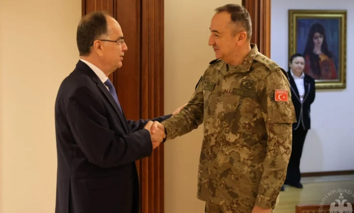 Presidenti Begaj në takim me komandantin e KFOR, rikonfirmon angazhimin dhe mbështetjen e Shqipërisë ndaj misionit të NATOS