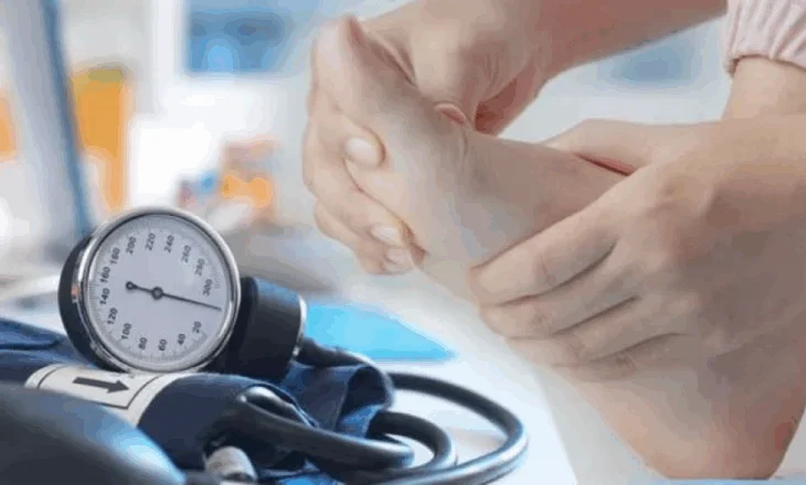 Presion i lartë i gjakut, ja cilat janë tre shenjat paralajmëruese