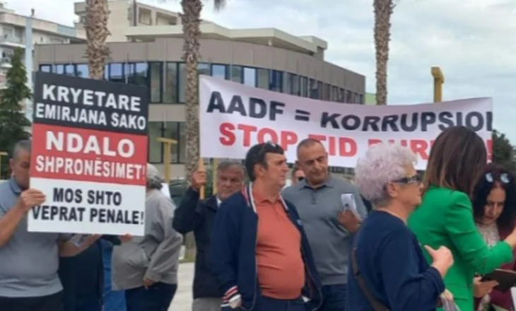 Protesta, banorët e Durrësit kërkojnë ndërprerjen e shpronësimeve në zonën historike