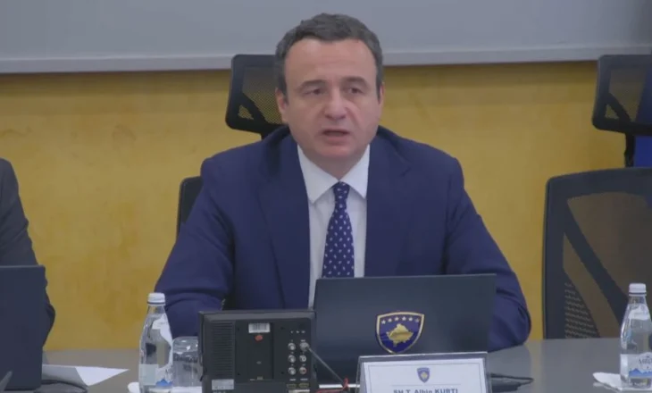 Protesta madhështore në Tiranë/ Kurti ‘lavdëron’ qeverisjen: Pasaporta e Kosovës s’është më e dobët