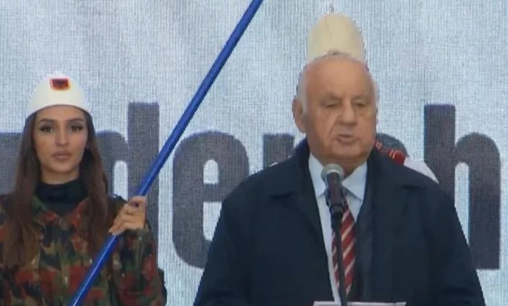 Protesta për UÇK/ Ish-Presidenti Moisiu: Jemi mbledhur të mbrojmë dinjitetin tonë kombëtar!