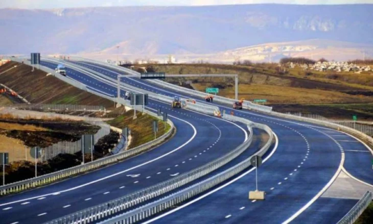 Protestë për drejtësi ndaj ish-krerëve të UÇK-së në Tiranë – “Rruga e Kombit” pa pagesë për 24 orë