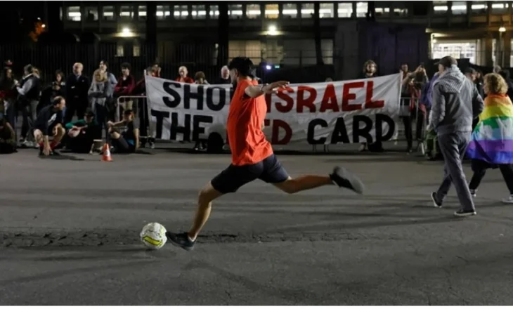 Protestuesit pro-palestinezë përleshen me policinë para ndeshjes kualifikuese Itali-Izrael për Kupën e Botës