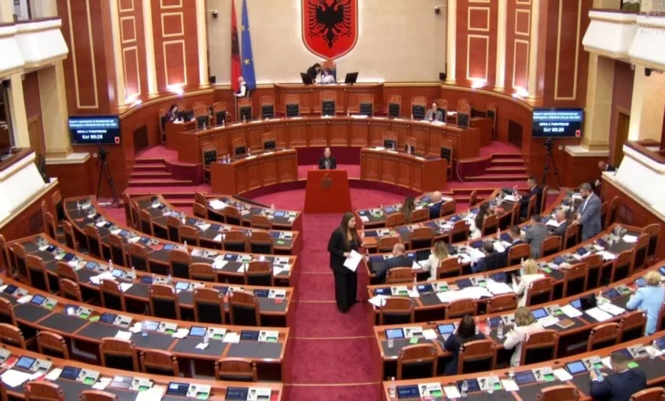 PS refuzon kërkesën për komisionet, opozita braktis sallën pas 12 orësh përplasje në Kuvend