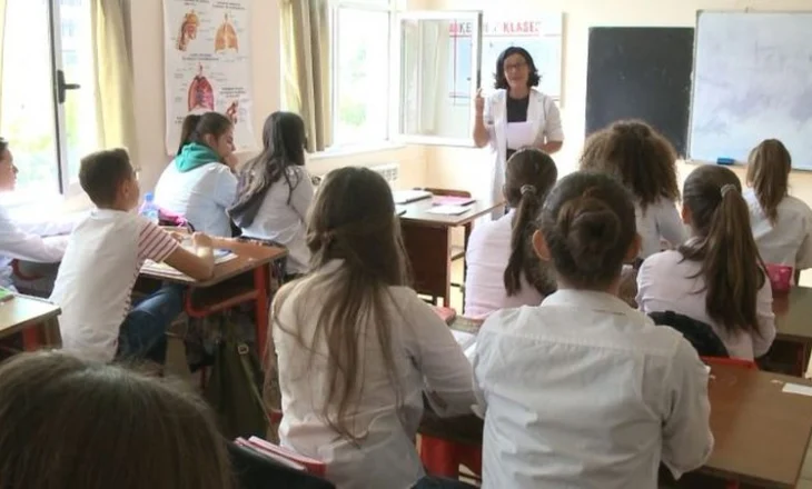 ‘Punë shumë, paga pak!’, studimi: 64% e mësuesve në vend të pakënaqur me rrogën
