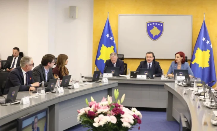 Qeveria e Kosovës miraton buxhetin 4 mld euro; paga minimale 425 euro nga janari, 500 nga korriku