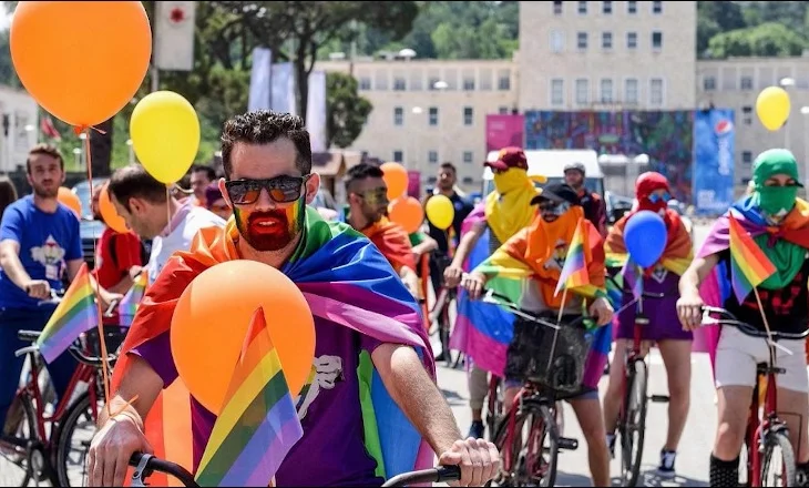 Qeveria u tërhoq nga gjinia gjithëpërfshirëse, aktivisti Pinderi: Lëpirësa të Trump!