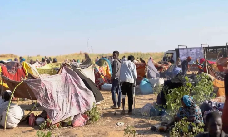 Qindra burra u qëlluan dhe u zhdukën, pasi qyteti sudanez ra në duart e paraushtarakëve