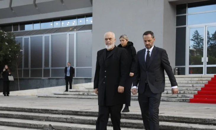 Rama bëhet pjesë e homazheve për gjyqtarin Kalaja, nuk jep asnjë koment për mediat