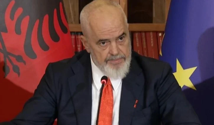 Rama, ironi me Berishën: E quante Bathoren mrekullinë e 8-të, si i pari qytet i ndërtuar i gjithë pa leje