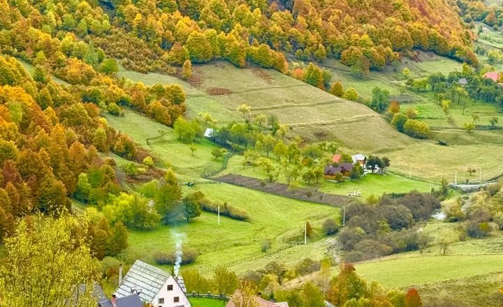 Rama publikon fotot nga Kelmendi: Aty ku vjeshta zbukuron me ngjyrat e saj magjike
