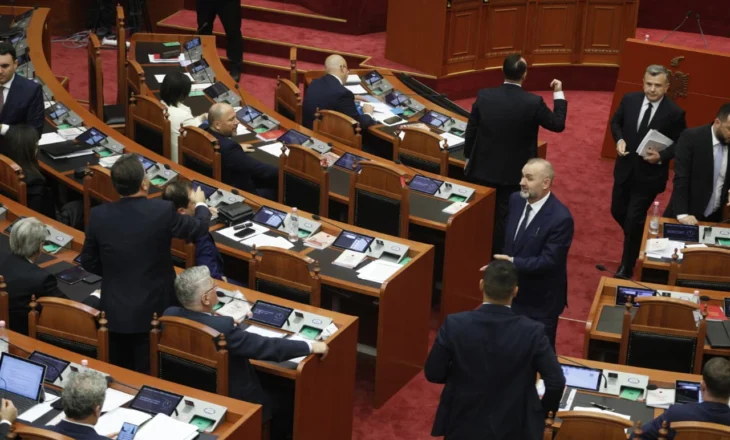Raportimi i Dumanit dhe Çelës në Kuvend, zbulohet pakti Balla- Këlliçi për pyetjen e krerëve të institucioneve të pavarura