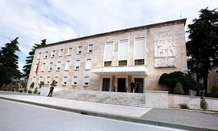 ‘Reforma në Prefektura’, Rama e nis me Vlorën dhe Fierin, shkarkohet Arben Çuko dhe Plator Nesturi