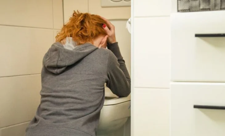 Rehidratimi, çelësi në përballimin e simptomave të infeksioneve të stomakut