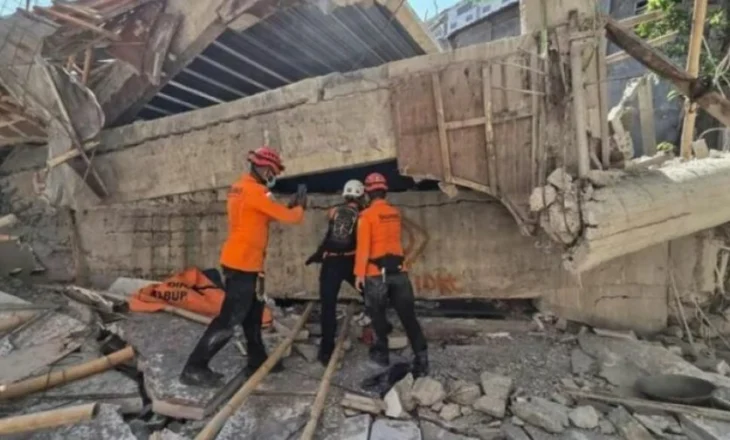 Rëndohet bilanci, shkon në 54 numri i viktimave nga shembja e një shkolle në Indonezi