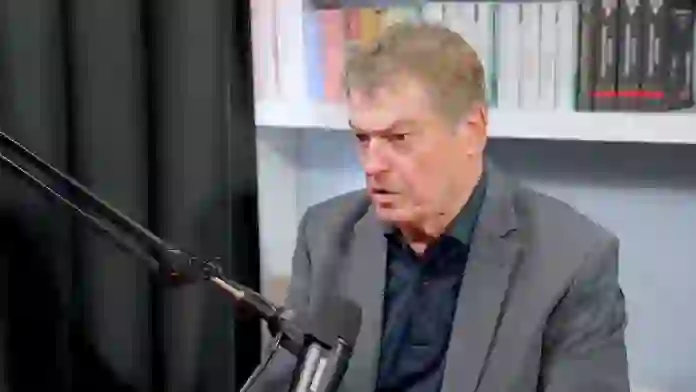 Revolta e Bamir Topit, ish-presidenti e cilëson PD si zis sovjetik dhe kërkon largimin e Sali Berishës, ja çfarë…