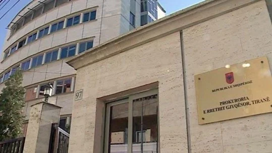 Rrëmbyen një person me qëllim fitimin e pasurisë, Prokuroria e Tiranës çon në gjyq 4 persona dhe vajzën që e futi në kurth