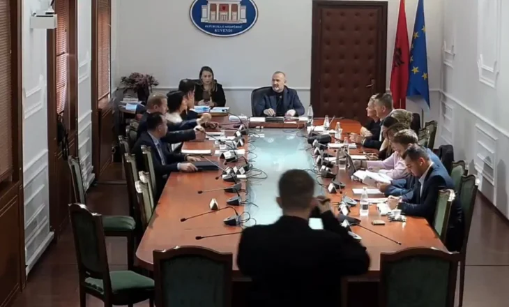 Rrëzohet kërkesa e opozitës për shkarkimin e Presidentit Begaj, 5 vota pro dhe 9 kundër