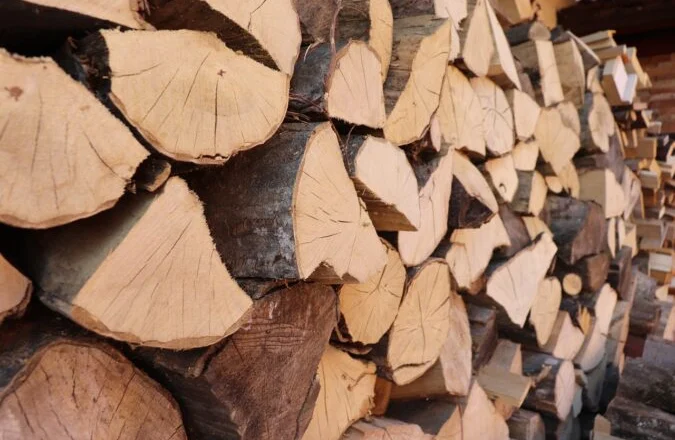 Rritet sërish çmimi i druve të zjarrit, banorët në vështirësi për ngrohjen dimërore