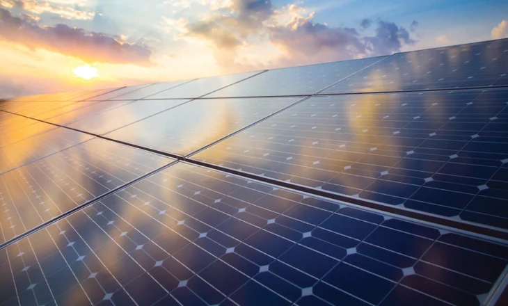 Rritja e biznesit të diellit, energjia nga fotovoltaikët arrin në 7.8% të prodhimit neto