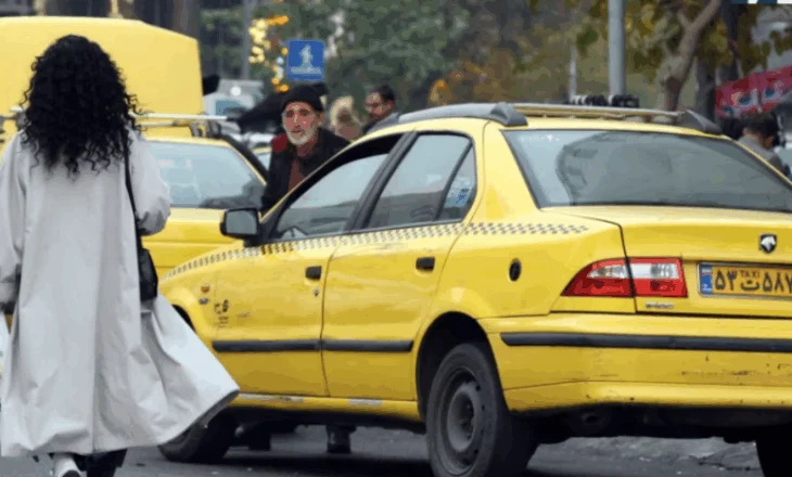 Rrugët e ndryshuara të Iranit: Gjithnjë e më shumë gra po e braktisin hixhabin e detyrueshëm