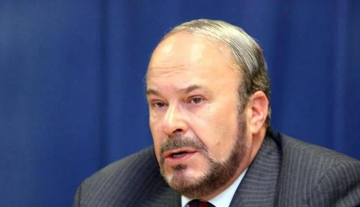 Rrugëtimi politik i Fatos Nanos, nga zgjedhja kryeministër, tek burgosja e deri tek largimi nga pushteti