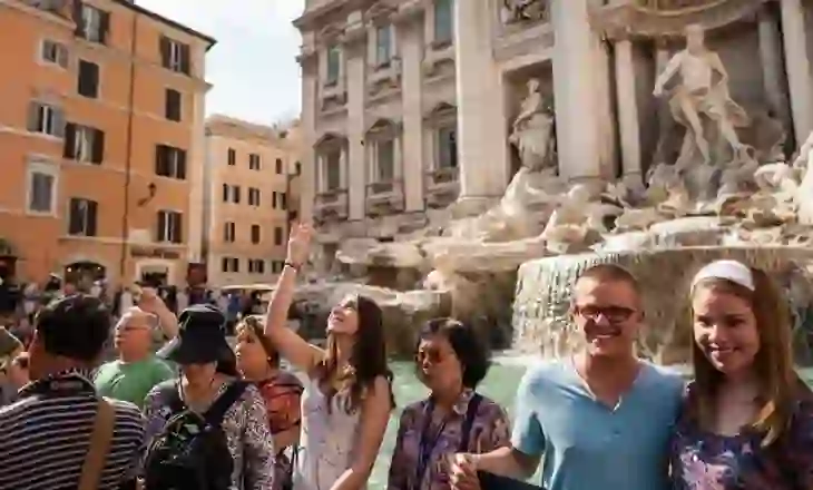 Sa para mblidhen çdo vit në shatërvanin Fontana di Trevi dhe ku përfundojnë ato?