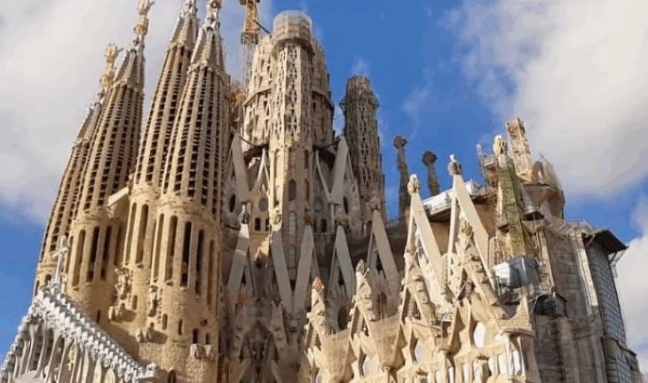 Sagrada Familia, kisha më e lartë në botë