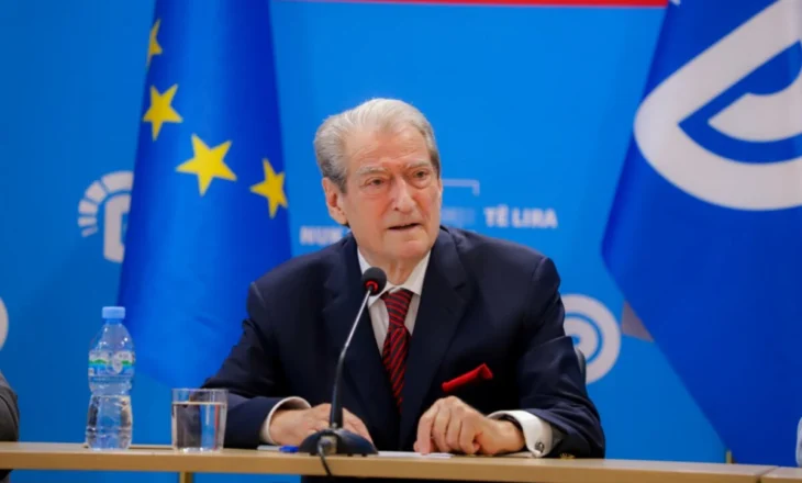 Sali Berisha tërhiqet nga protestat pas pazareve me Ramën për ndryshimet kushtetuese, pranon që nuk u vodhën…