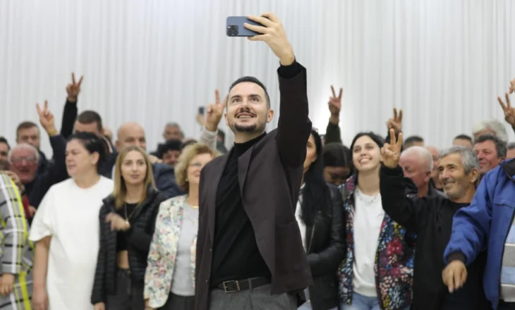 Salianji takohet me mbështetësit e tij në Korçë: Kur politika përpiqet të humbasë kuptimin e saj, forca vjen nga njerëzit