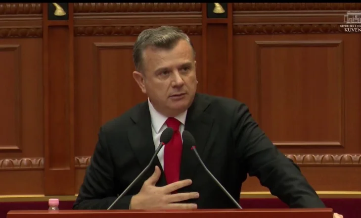 “Saliu është dhëndri i mirë i Serbisë, i ka shërbyer”/ Kërkesat e opozitës në Kuvend, i përgjigjet Balla: Pse thërrisnin emrin e tij tifozët serbë në Leskovac?