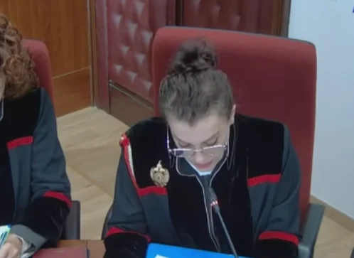 Seanca e Veliajt në GJK, relatorja lexon pretendimet e ish-kryebashkiakut: Presidenti mori atributet e gjykatës, Këshilli i Ministrave shkeli ligjin!