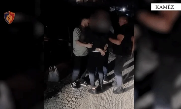 Sekuestrohen 12 kg kanabis, armë dhe municione, arrestohen 2 persona në Kamëz