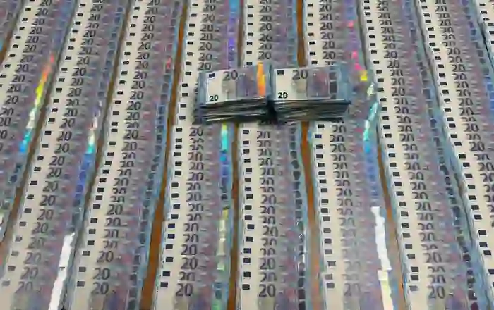 Sekuestrohen 40 mijë euro të falsifikuara, arrestohen dy persona