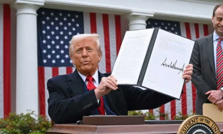 Senati amerikan miraton vendimin për heqjen e tarifave globale të Donald Trump